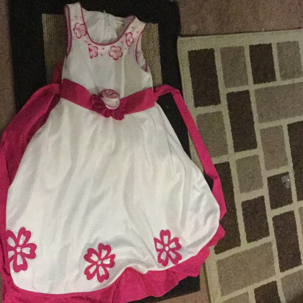 Dresses - Picture 2 of 6